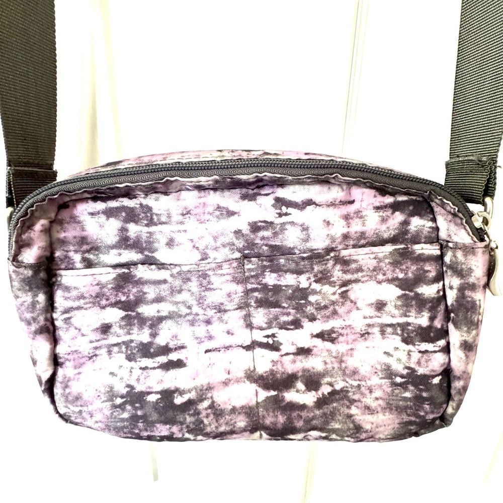 Baggallini Crossbody Shoulder Bag Tie Dye Purple Gray Print 10"x7" Purse - Picture 9 of 13